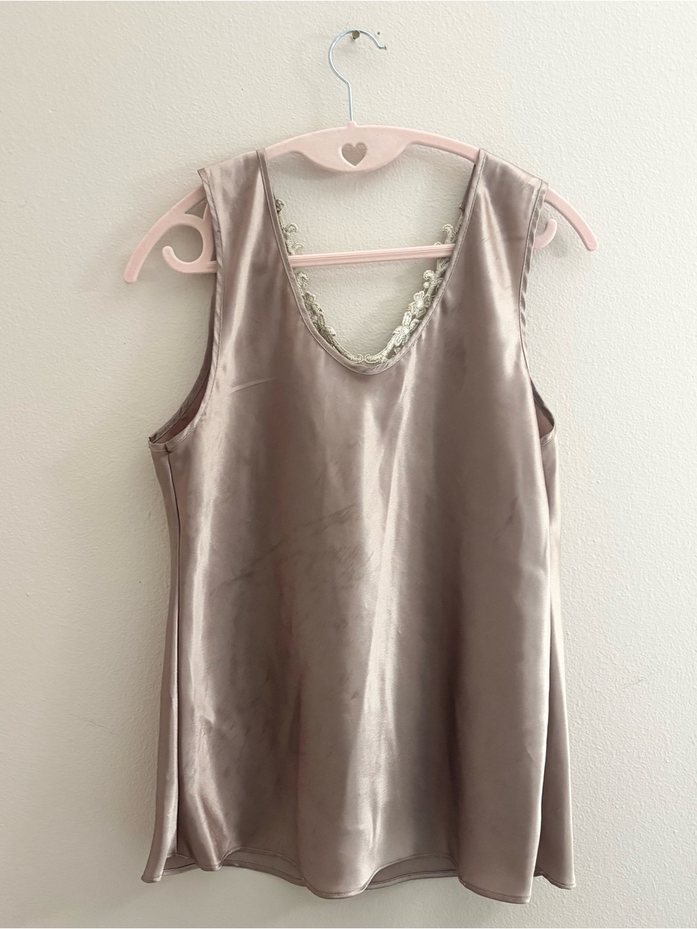 5/$15 🩷 Cinema Etoile Satin Tank Top - Picture 5 of 7